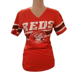 Cincinnati Reds MLB V-Neck T-Shirt Red Distressed Graphic Campus Lifestyle Small